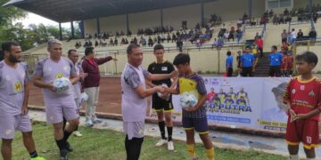 Sambangi Tabalong, Barito Putera Beri Peralatan Latihan ke SSB