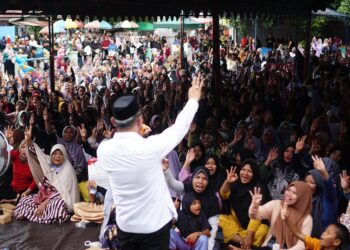 Dihadapan Ribuan Massa, Tokoh Masyarakat Muara Uya Serukan Dukungan pada H Fani
