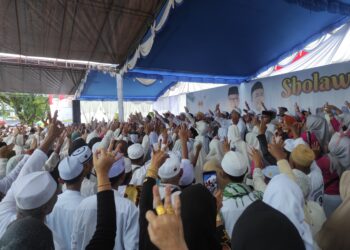 Akhiri Masa Kampanye, H Fani-Habib Taufan Sholawatan Bersama Alim Ulama dan Ribuan Warga Tabalong