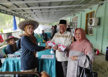 Berikan Suara di TPS 04 Pembataan, H Sani Berharap Pilkada Berjalan Kondusif