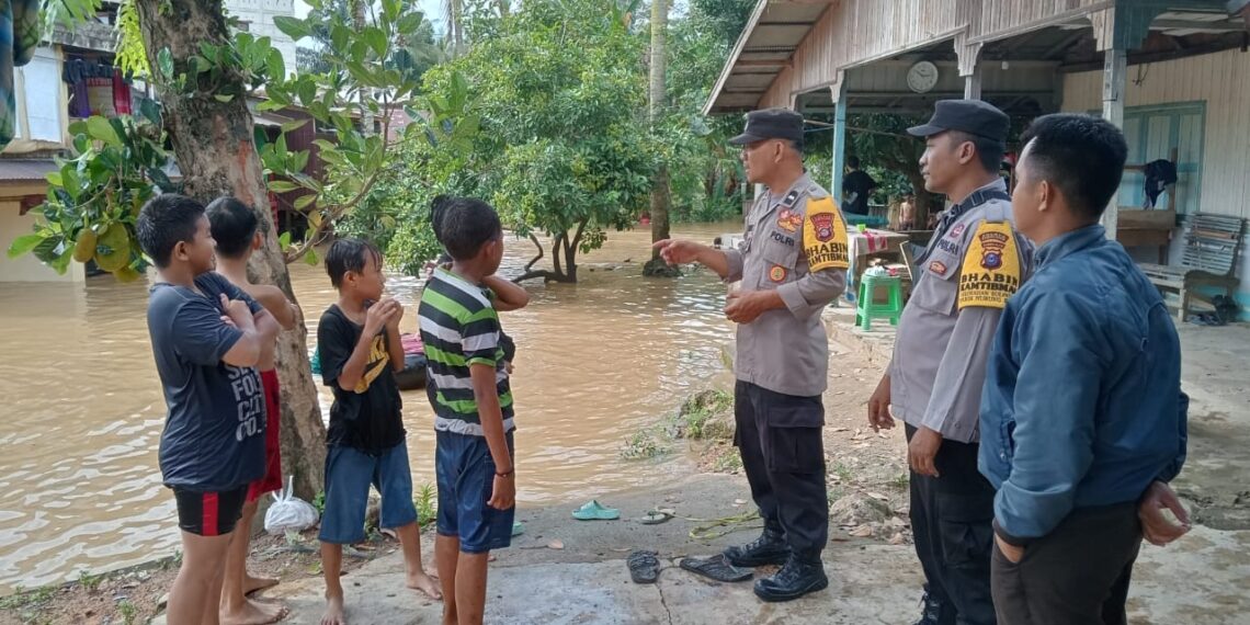 Luapan Sungai Tabalong Mulai Rendam Pemukiman Warga
