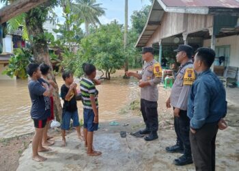 Luapan Sungai Tabalong Mulai Rendam Pemukiman Warga