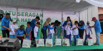 Ratusan Pelajar SD di Tabalong Terima Program “Satu Seragam Sejuta Harapan”
