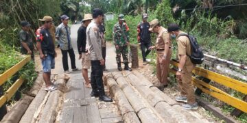 Jembatan Jalur Alternatif ke HSU Rusak Parah