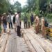 Jembatan Jalur Alternatif ke HSU Rusak Parah