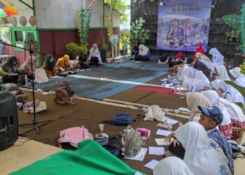 Puluhan Pelajar Tabalong Ikuti Pelatihan Menulis Puisi di Sanggar Langit
