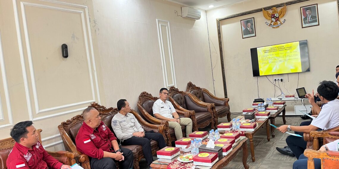 Dishub Tabalong Belajar ke Bandara Abd Saleh