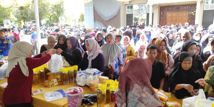 Warga Tabalong Antusias Kunjungi Pasar Murah