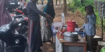 H Jurni Borong Semua Jualan Pedagang di Pasar Ramadan Desa Nawin