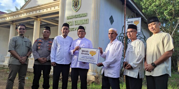 Awali Safari Ramadan, H Fani Serahkan WiFi Gratis di Desa Tamunti