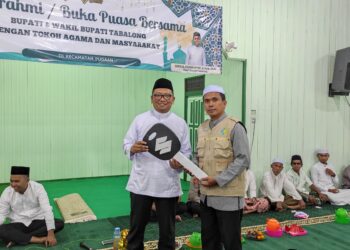 Gerak Cepat Realisasikan Janji, Bupati Tabalong Serahkan Mobil Home Care