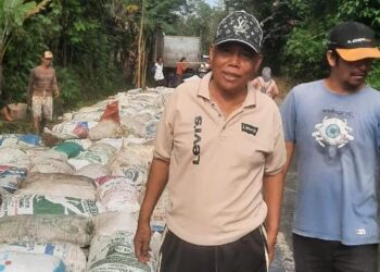 Senyum Petani Ribang Merebak, Karet Dibeli Mahal oleh Anggota Dewan