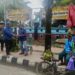 “Ngabuburit” Pengawasan, Bawaslu Tabalong Bagikan Takjil ke Warga