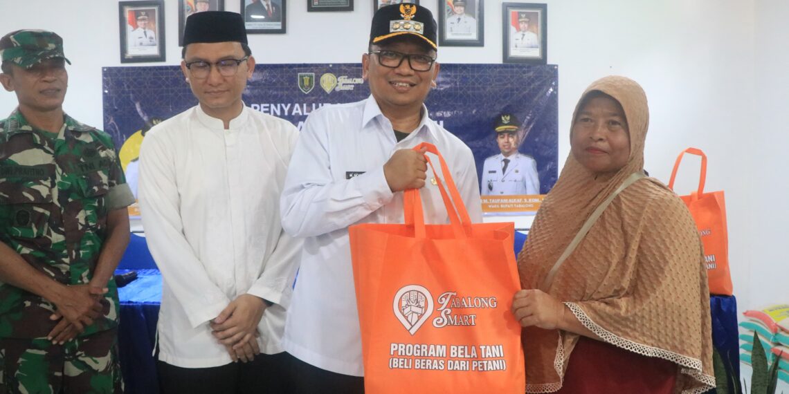 Program Bela Tani, Camat Murung Pudak Salurkan 200 Kg Beras