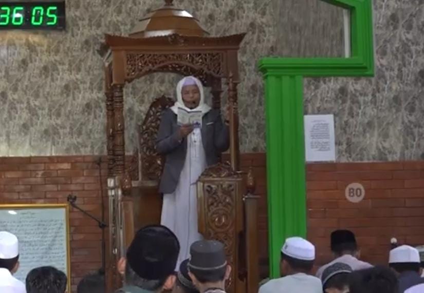 Warga Antusias Sholat Jumat Perdana di Masjid Sabilal Muhtadin Maburai