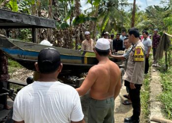 Bersama Polisi Tabalong, Warga Amankan Penyetrum Ikan di Desa Hapalah