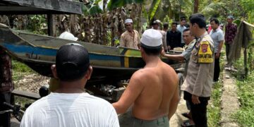 Bersama Polisi Tabalong, Warga Amankan Penyetrum Ikan di Desa Hapalah