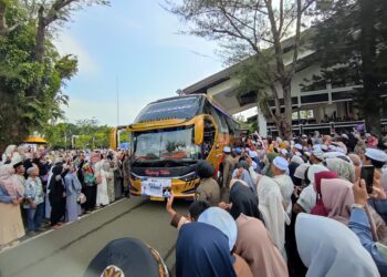 Ratusan Jama’ah Calon Haji Tabalong Diberangkatkan Ke Embarkasi Banjarmasin