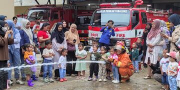 Puluhan Anak Usia Dini Lolipop Play Space Sumringah Bermain Bersama Anggota Pemadam Kebakaran Tabalong