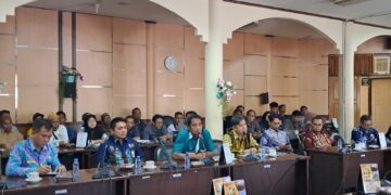 Tuntutan Tak Digubris, Warga Wayau Ancam Segel Kantor Desa