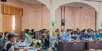 Puluhan Warga Desa Wayau “Ngadu” Ke DPRD Tabalong, Ada Apa?
