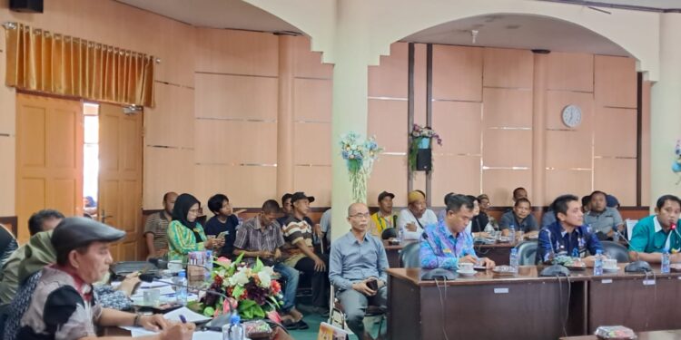 Puluhan Warga Desa Wayau “Ngadu” Ke DPRD Tabalong, Ada Apa?