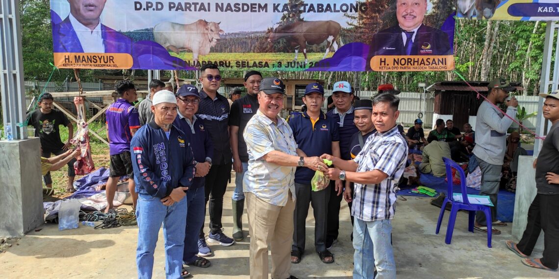 H Norhasani Bagikan 11 Sapi & 1 Kambing Kurban untuk Warga Tabalong