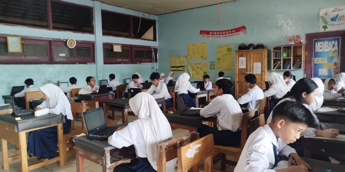 Terapkan Teknologi Google di Semua Kelas, Minat Belajar Siswa SMPN 1 Tanjung Meningkat