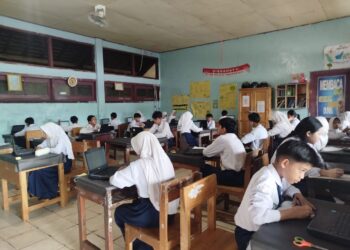 Terapkan Teknologi Google di Semua Kelas, Minat Belajar Siswa SMPN 1 Tanjung Meningkat