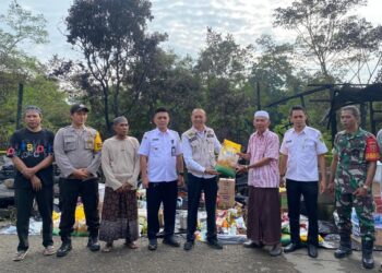 Gerak Cepat, BPBD dan Dinsos Tabalong Beri Bantuan Korban Kebakaran di Ujung Murung