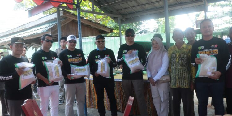 Peserta Kejurnas Time Rally Seri 2 Turut Sukseskan Program Bela Tani