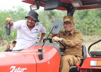 H Fani Tinjau Lahan Ketahanan Pangan di Desa Uwie