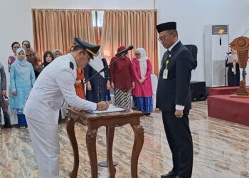 35 Pejabat Administrator Tabalong Dilantik, 2 Mengisi Jabatan Camat
