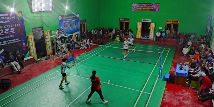 Warga Terhibur Bulutangkis Waling Cup III, UMKM Lokal Ketiban Untung