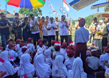 Layanan Jemput Bola Bunga Desa Disambut Antusias Warga Bumi Makmur