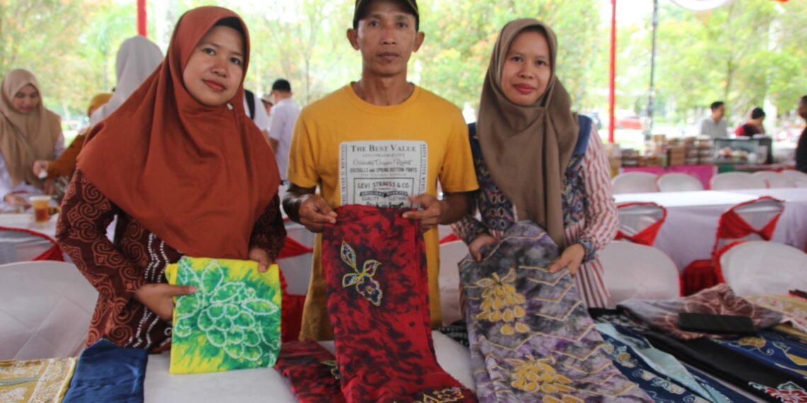 Khairul Fatta Senang Kain Batiknya Dibeli Bupati Tabalong