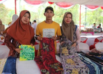 Khairul Fatta Senang Kain Batiknya Dibeli Bupati Tabalong