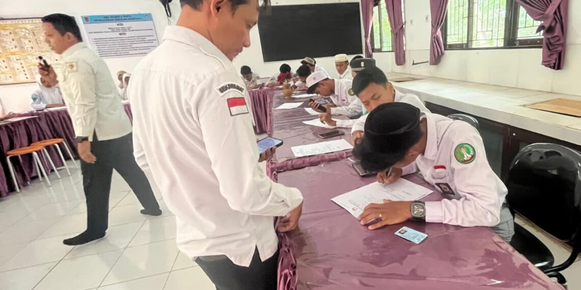 Puluhan Siswa SMAN 1 Tanta “Mengadu” ke Bawaslu Tabalong, Ada Apa?