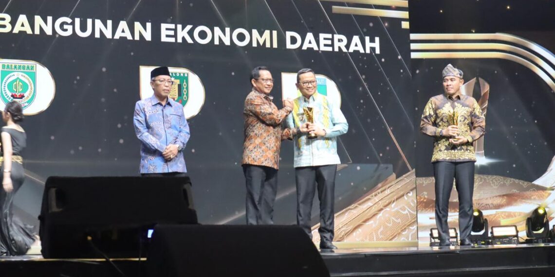 Kredit Tanpa Bunga Bawa Tabalong ke Panggung Nasional, Bupati Fani Raih Penghargaan Bergengsi