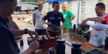 321 Timbangan Pedagang Pasar Kelua Diverifikasi, DKUPP Tabalong Pastikan Keakuratan