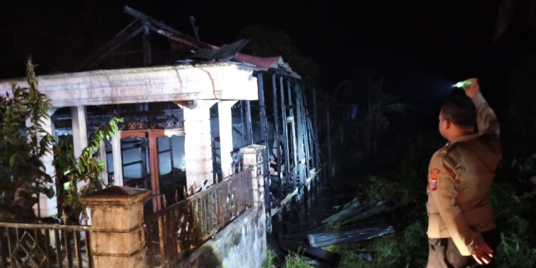 Dua Rumah Kayu di Pulau Kuu Hangus, Dipicu Arus Pendek