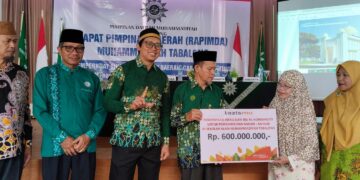 Guru Pensiun Ini Buktikan Cinta pada Pendidikan dan Agama, Hibahkan Rp 600 Juta untuk Pembangunan Masjid