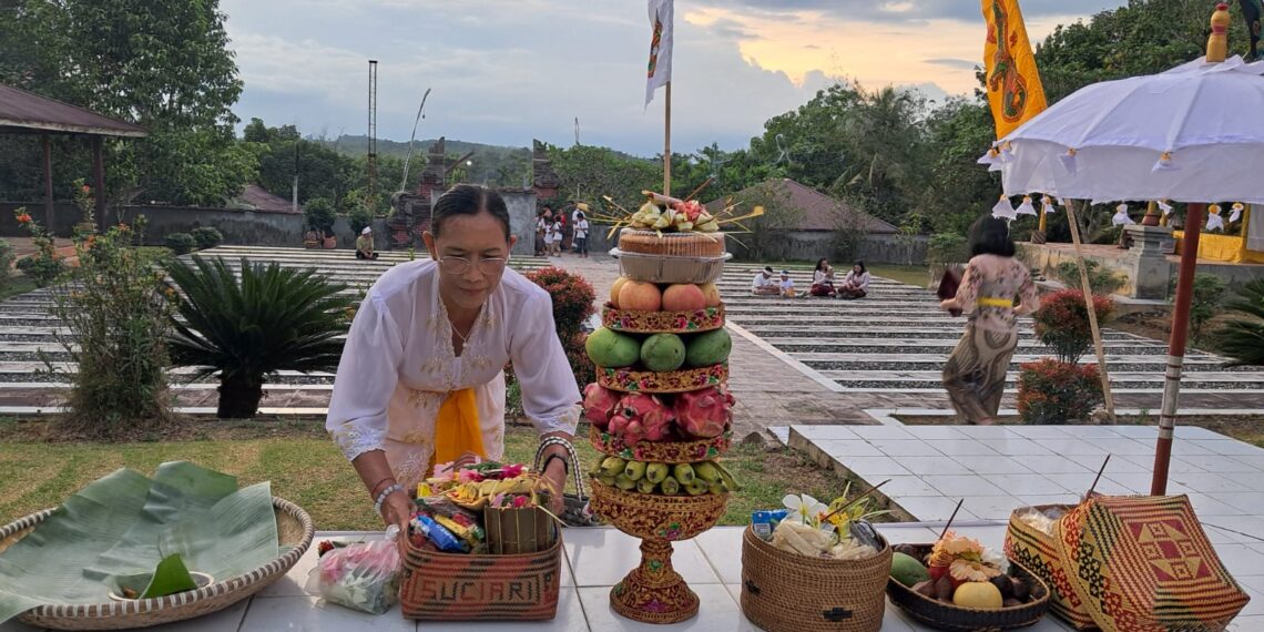 Sambut Hari Bhuana Purnama ke 5, Umat Hindu di Tabalong Laksanakan Piodalan Pura
