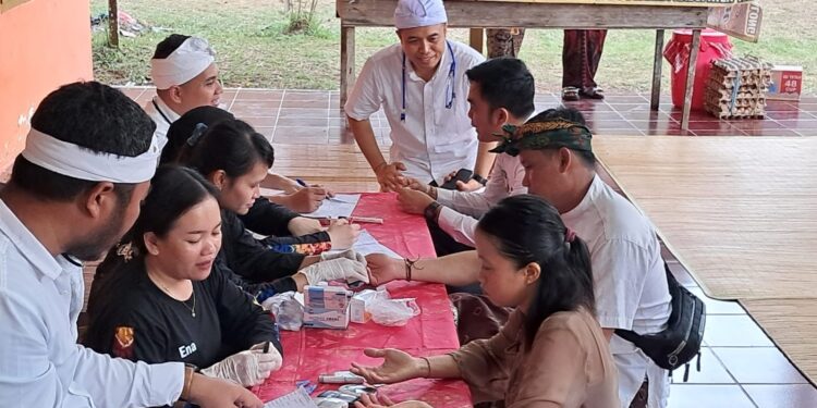 Piodalan Pura, dr Putu dan Rekan Gelar Pemeriksaan Kesehatan Gratis di Upau