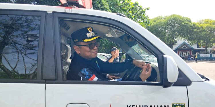Bupati Lepas 10 Mobil Ambulans PSC 119 Kelurahan