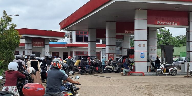 Antrian SPBU Hikun Membludak, Pertamax Jadi Rebutan