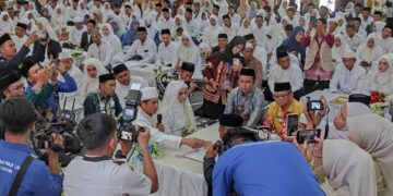 100 Pasangan Sumringah di Nikah Massal Tabalong