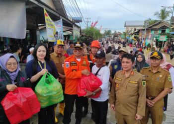Bupati Tabalong Pantau dan Bagikan Sembako ke Warga Terdampak Banjir