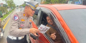 Turun ke Jalan, Kasat Lantas Tabalong Edukasi Pengendara Keselamatan Berlalulintas