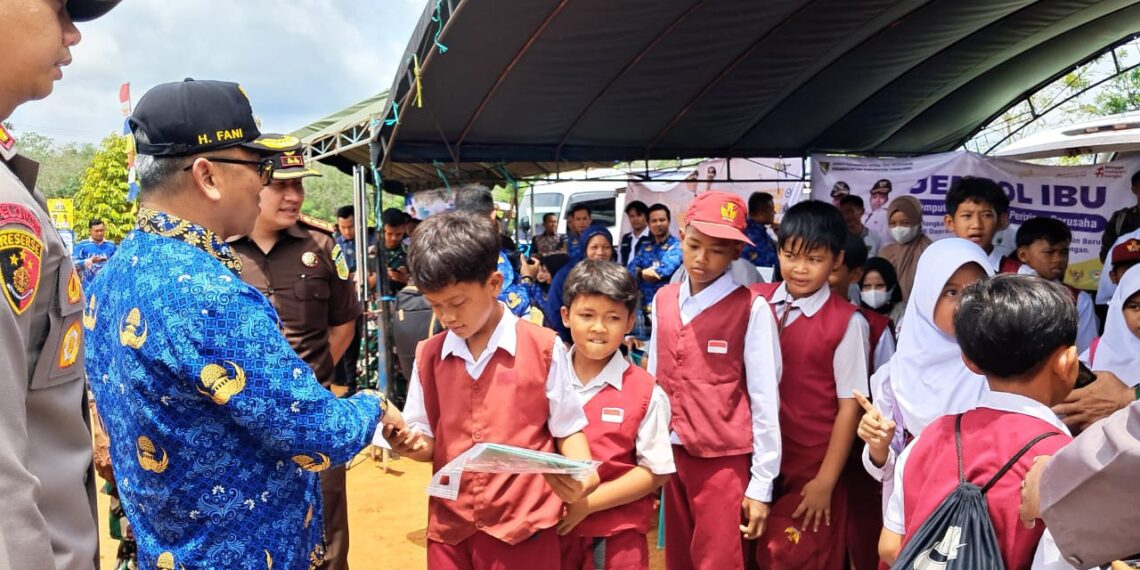 Kehadiran Dispersip Tabalong di “Bunga Desa” Disambut Antusias Siswa SD